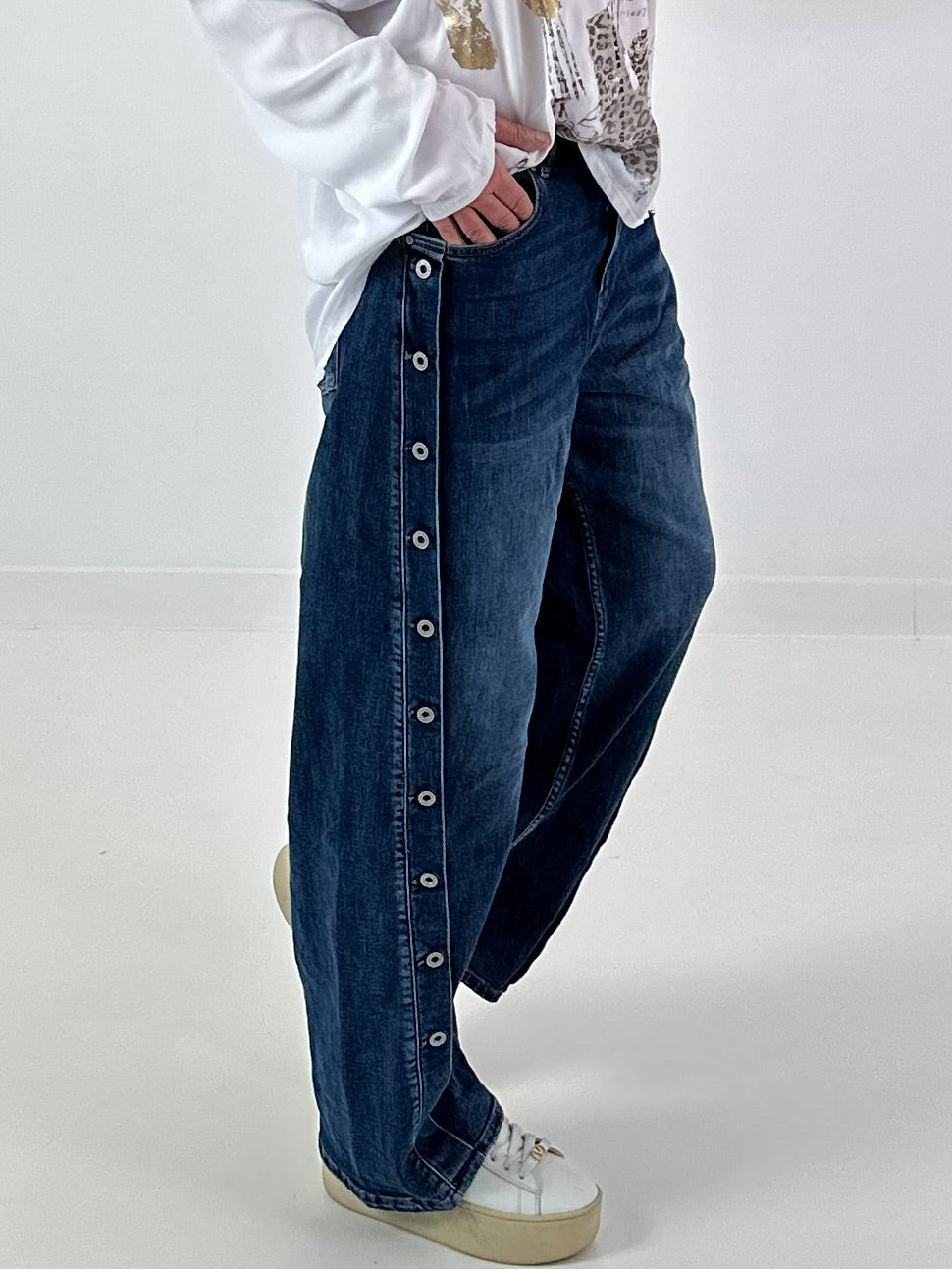 Jeans with vertical button placket - denim