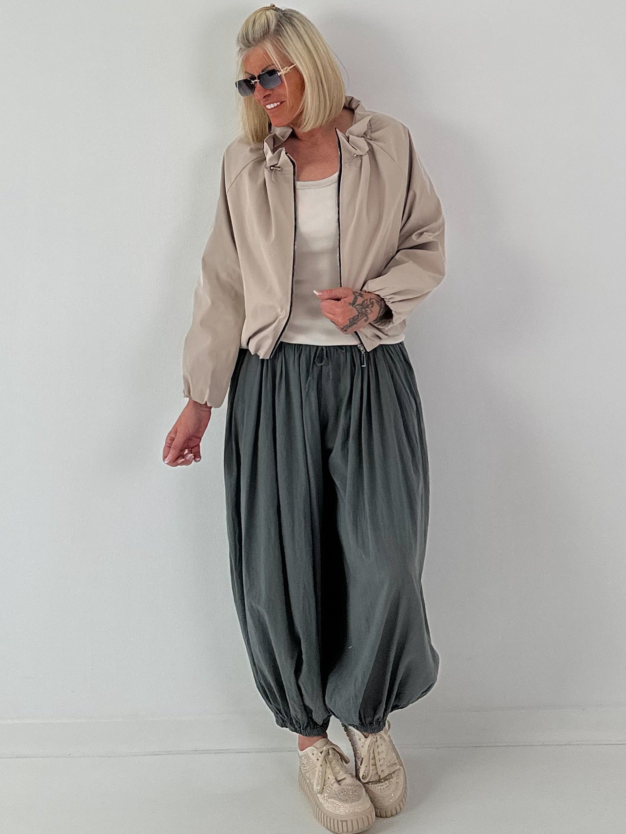 Ballon Jacke mit raffiniertem Kragen - beige