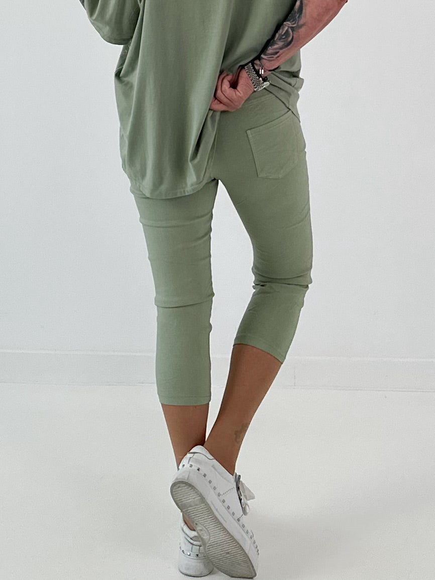 Capri Hose mit Leo Strass - salbei