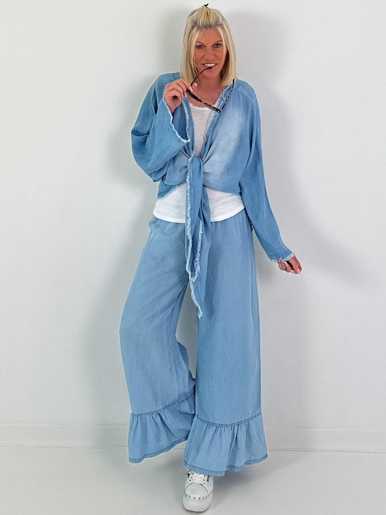 Jeansblouse met strikknoop - lichtblauw