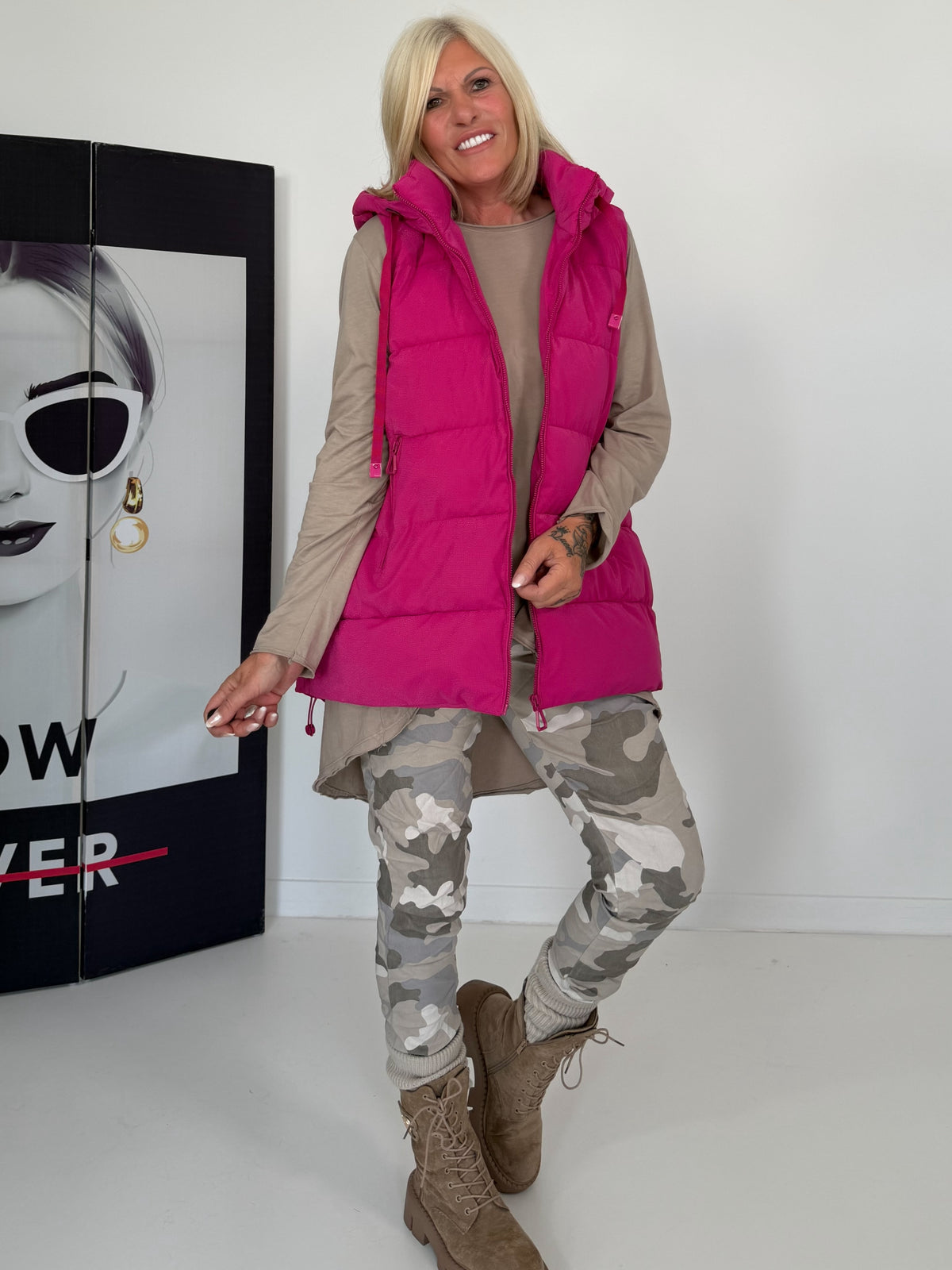 Weste mit schimmerndem Finish und Kapuze - pink