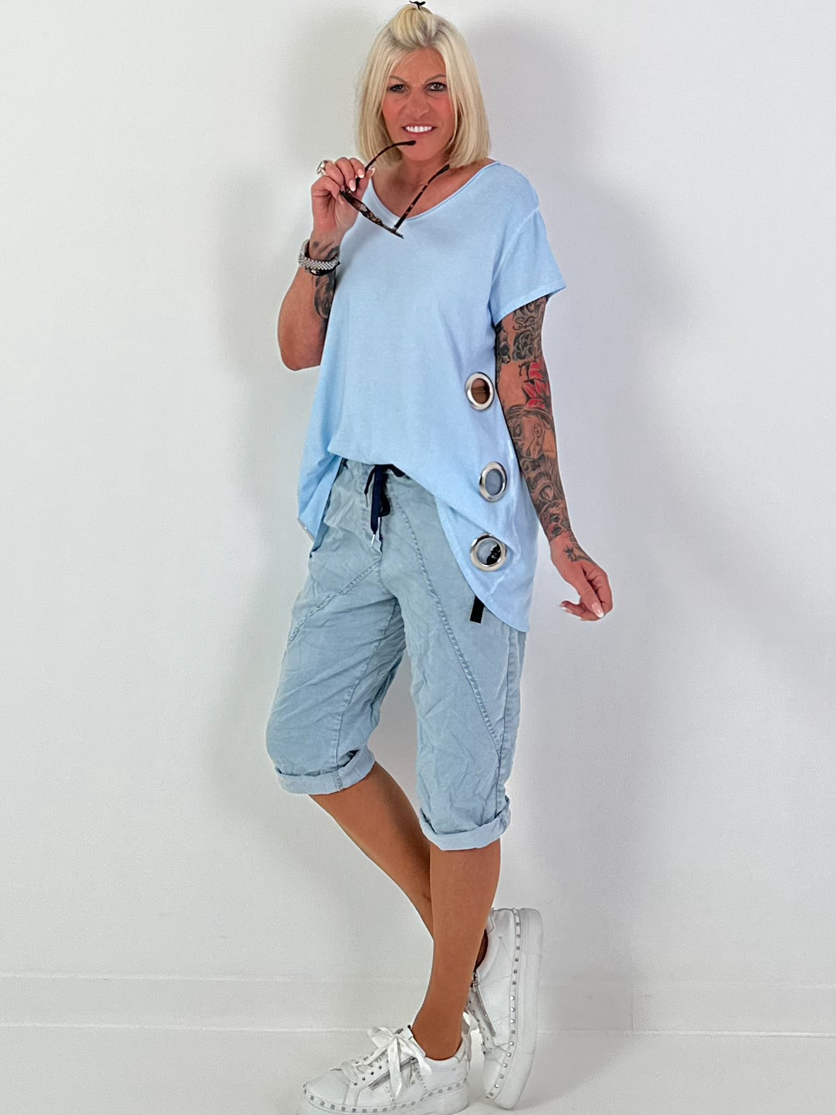 T-shirt with side eyelets - light blue