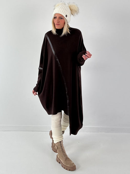 Asymmetrischer oversized Pullover Modell "Line Affair" - mokka