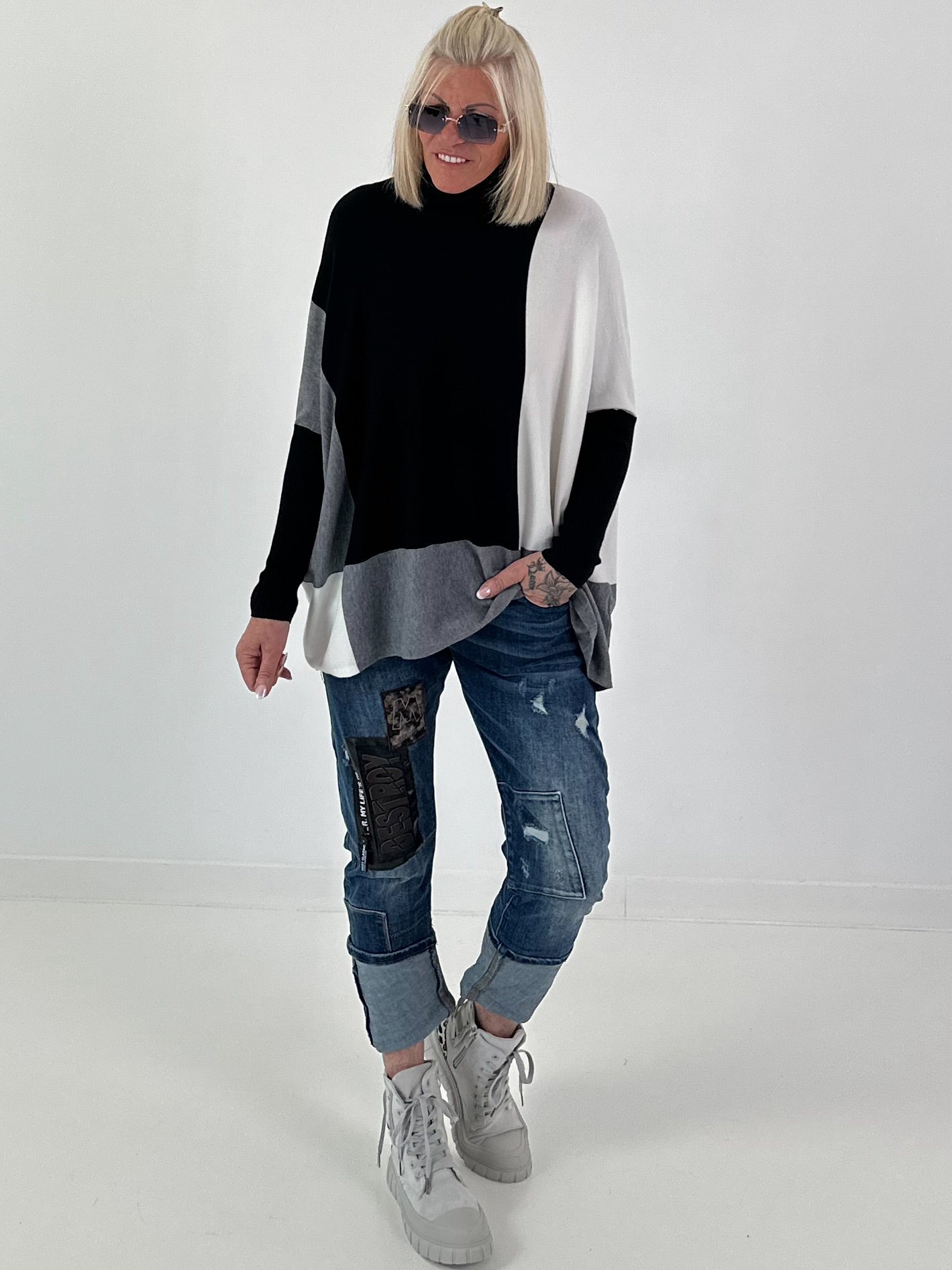 Oversized Feinstrickpullover mit Stulpenärmeln - schwarz-weiss-grau