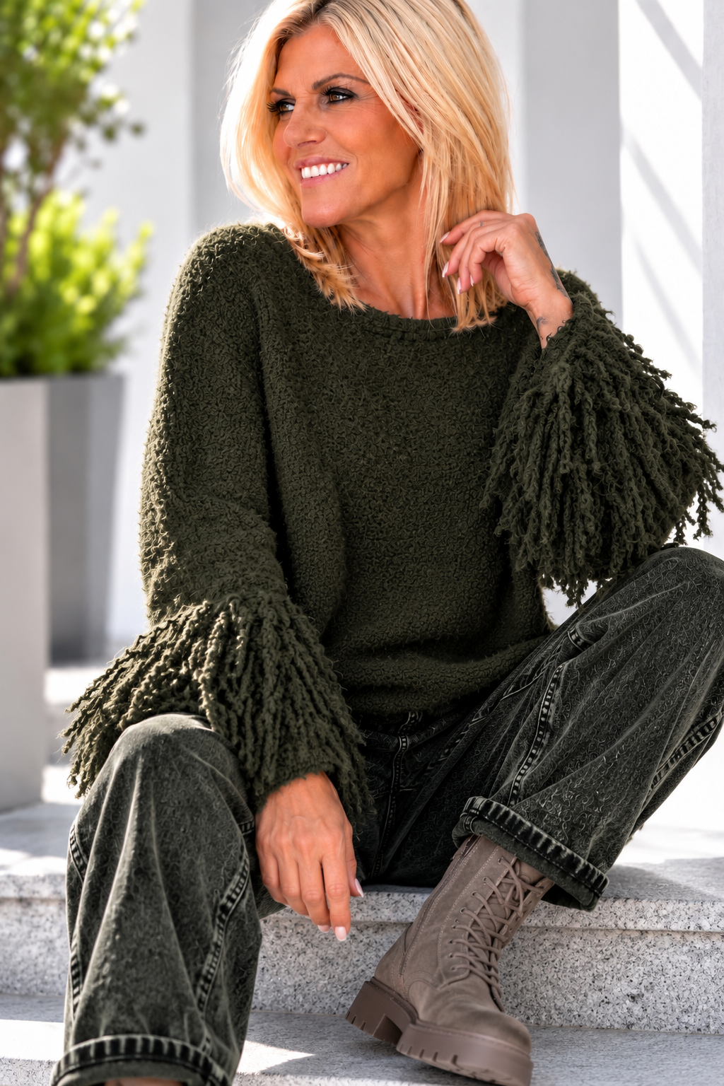 Fringe-look sweater with trumpet sleeves - olive