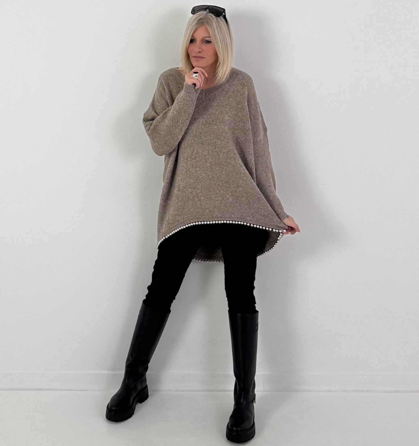 Sweater model "Moon Pearl" - taupe