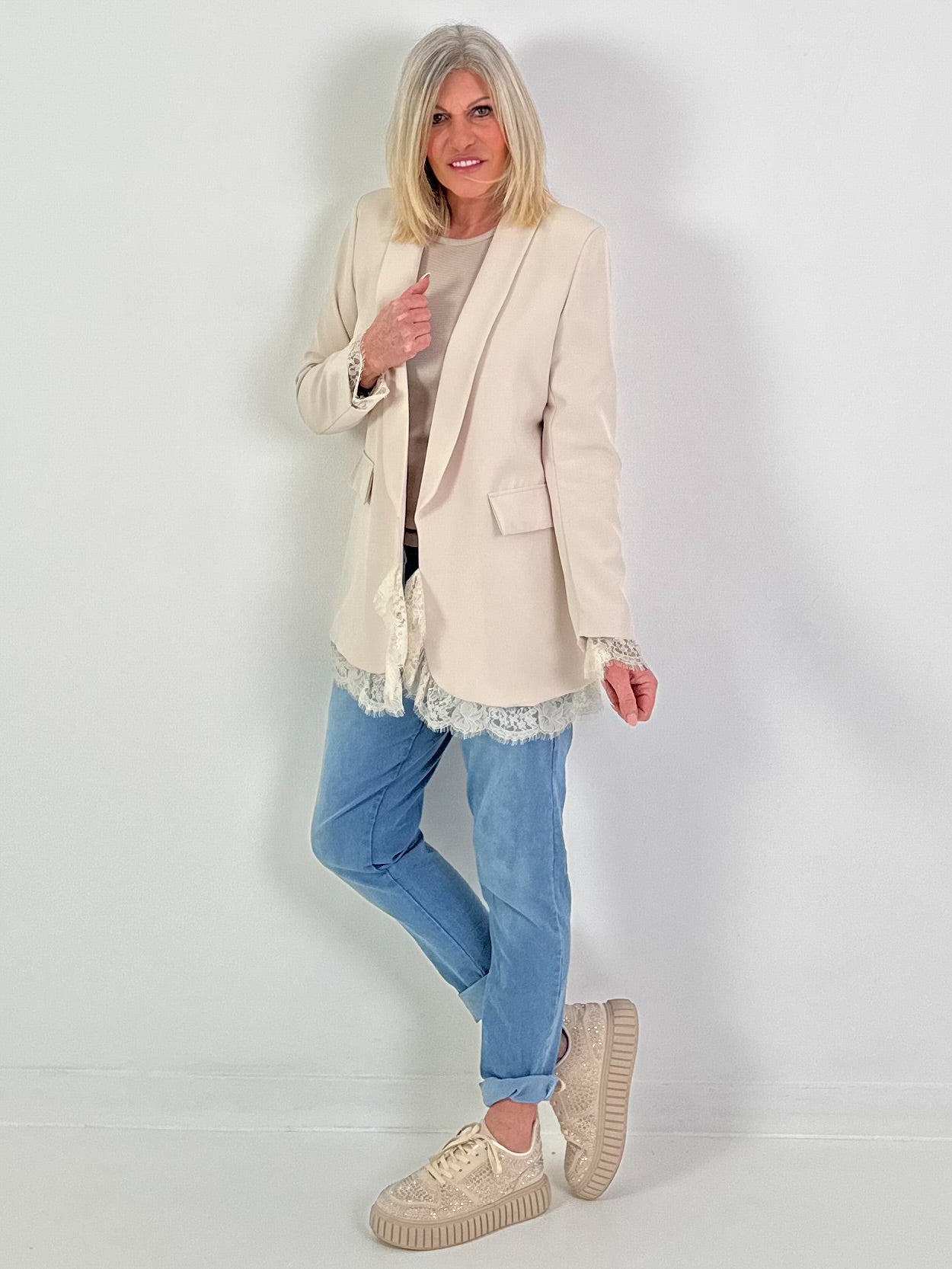 Blazer met kanten details - beige
