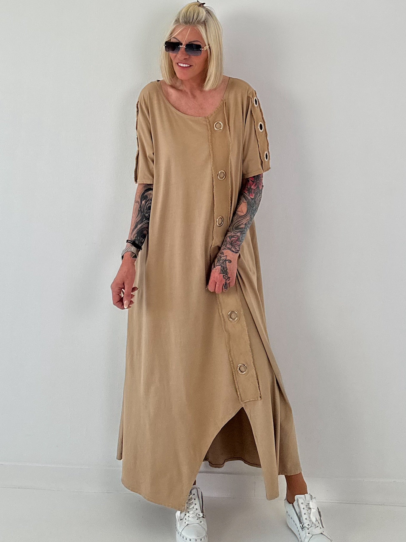 T-Shirt Kleid mit Ösen -camel