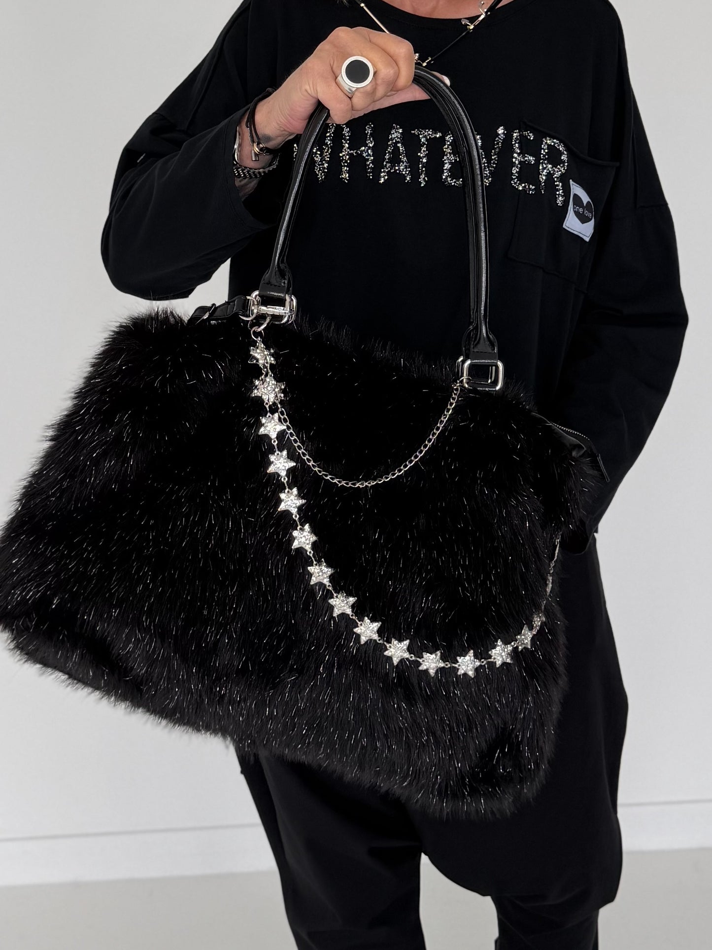 Felltasche mit funkelnden Details - schwarz
