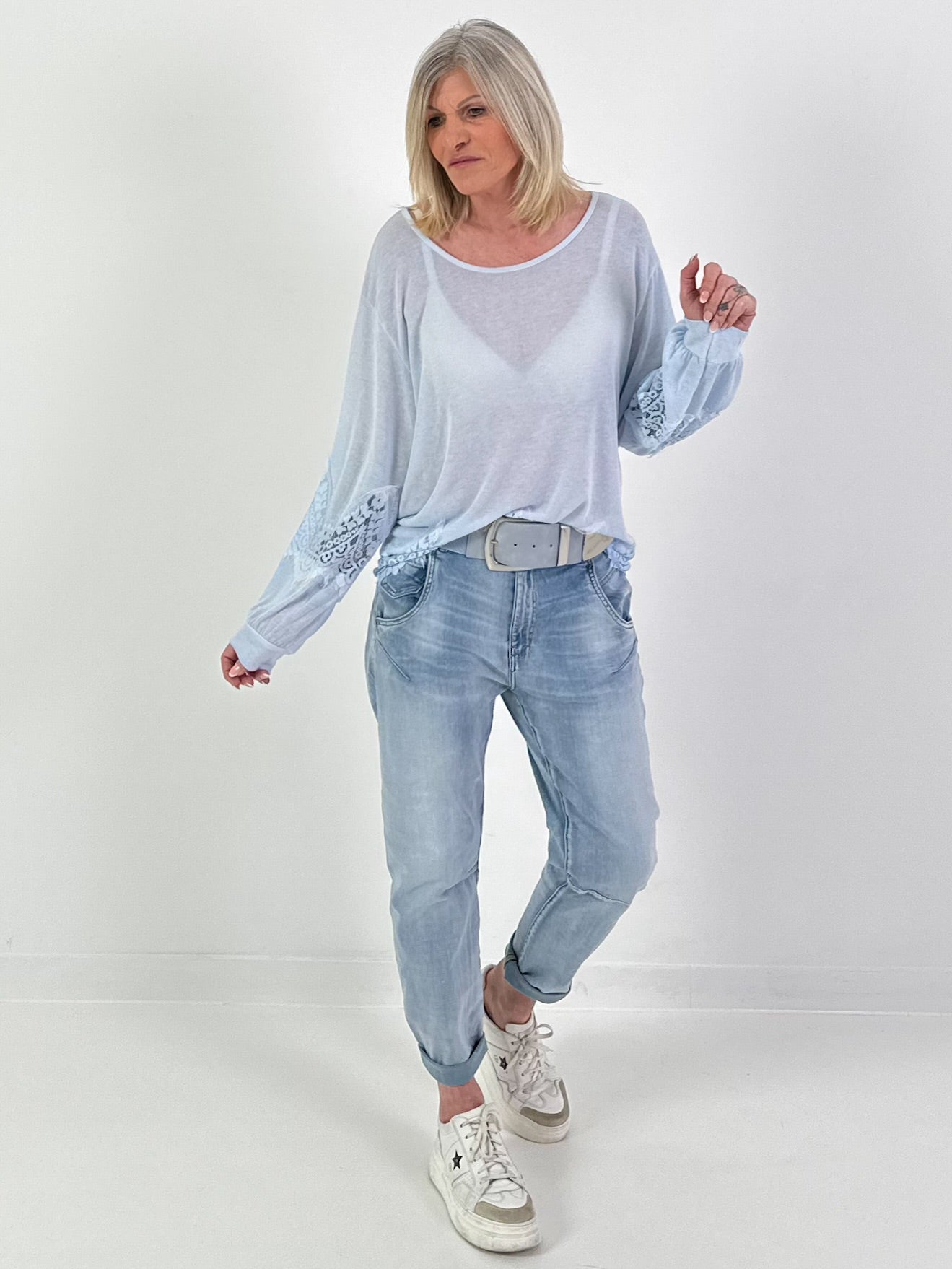 Pullover mit Spitzeneinsätzen - hellblau
