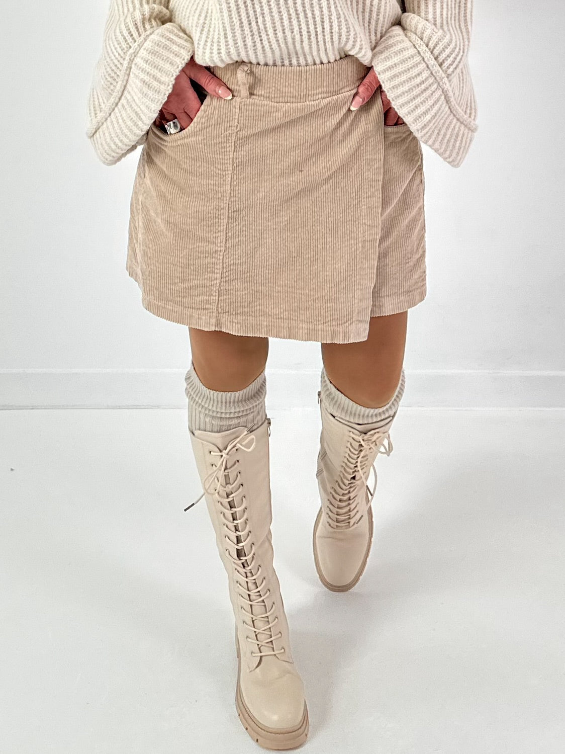 Rock Shorts Modell "Skorty" - beige