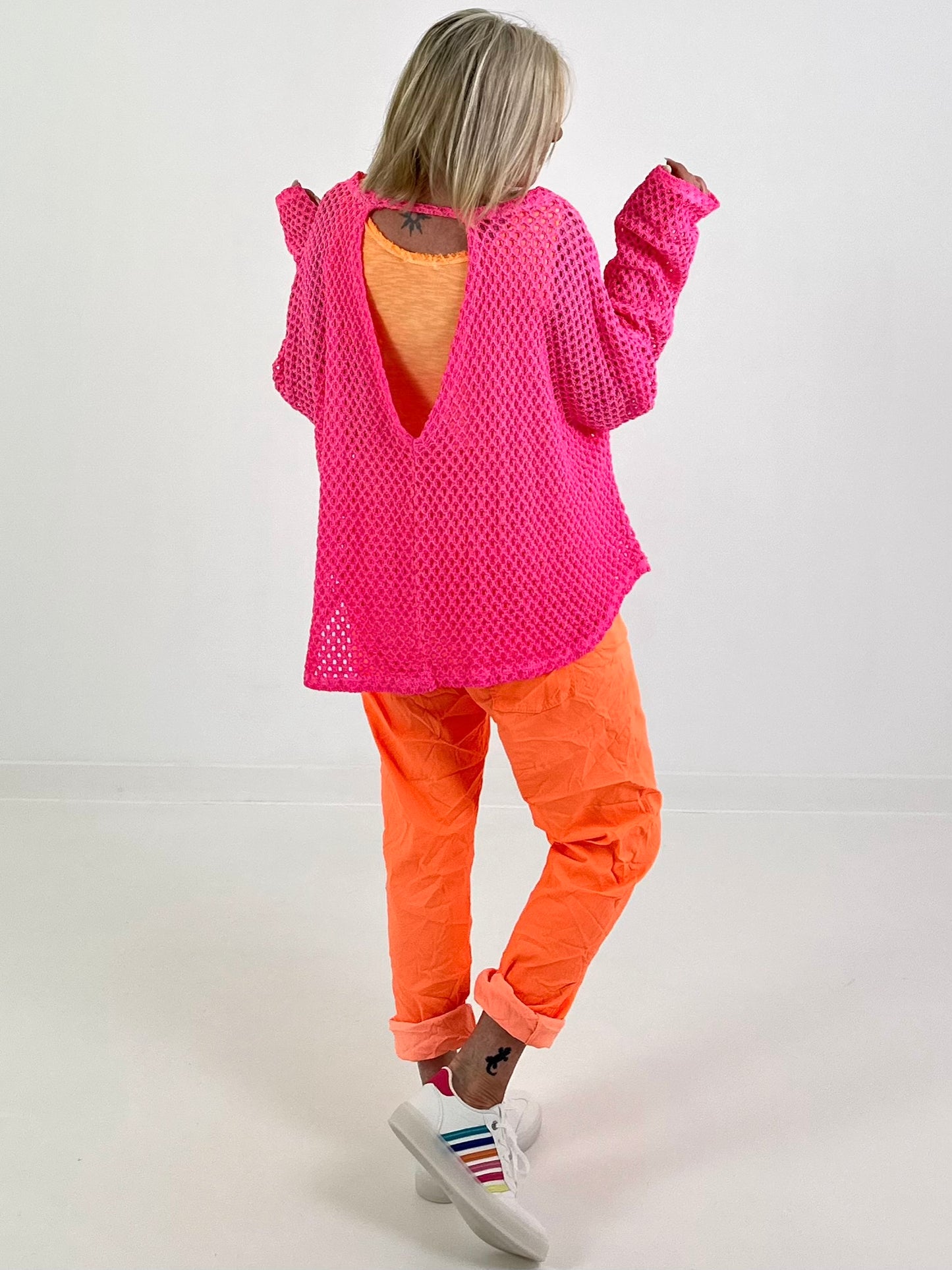 Crochet jumper with back cut-out - neon pink