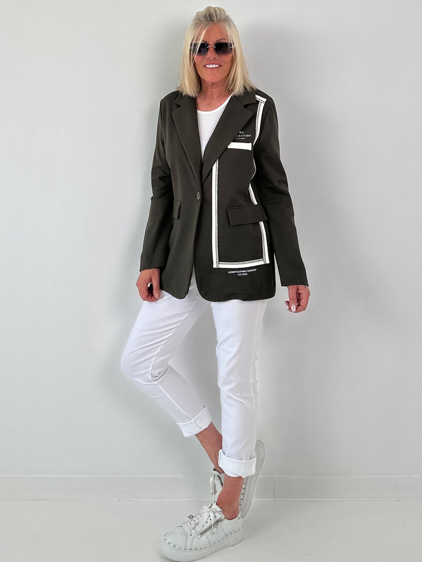 Blazer mit Statement Patch - oliv