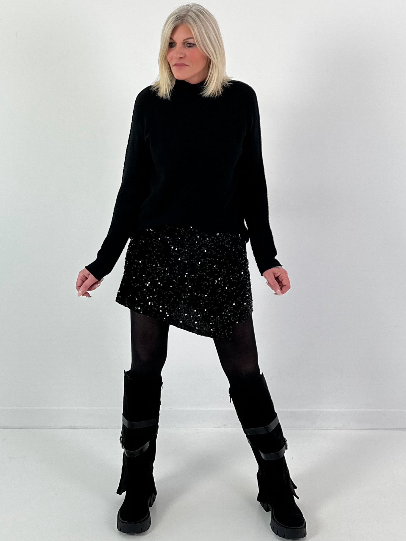 Shorts with overlay and sequins, model "Glam Motion" - black