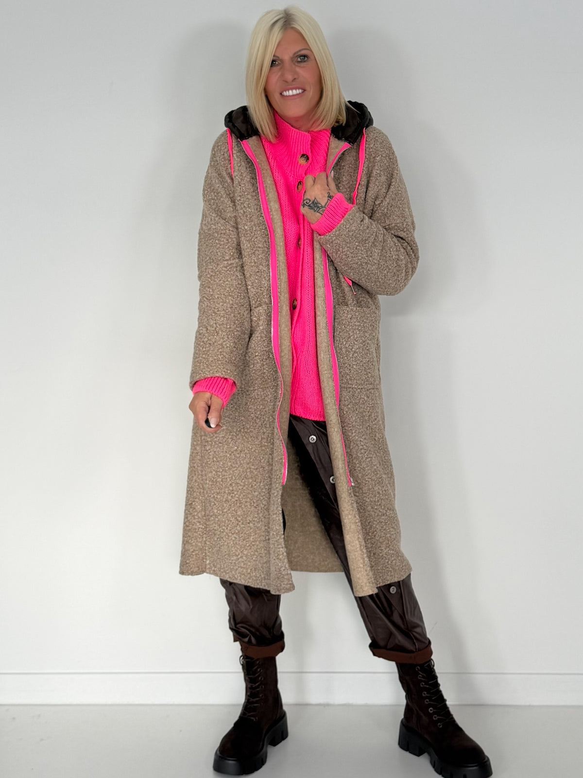 Mantel in Teddy-Curl-Optik und Neon-Akzenten - taupe