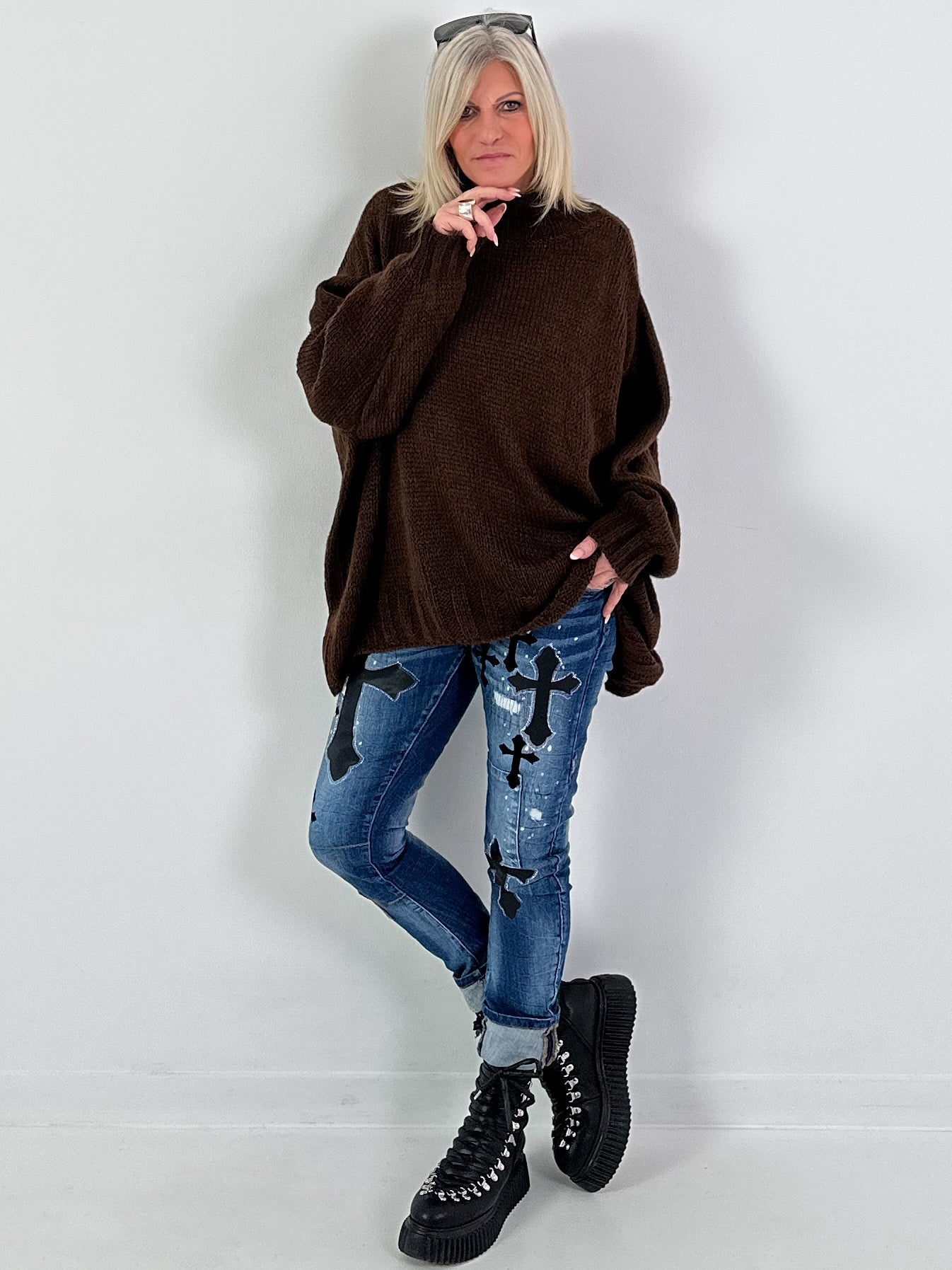 Oversized sweater model "Snuggle Arctic" - mocha