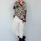 Sweatshirt mit All Over Leo-Print und trendigen Sternelementen - beige