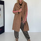 Kuscheliger Mantel mit Neonakzenten - camel