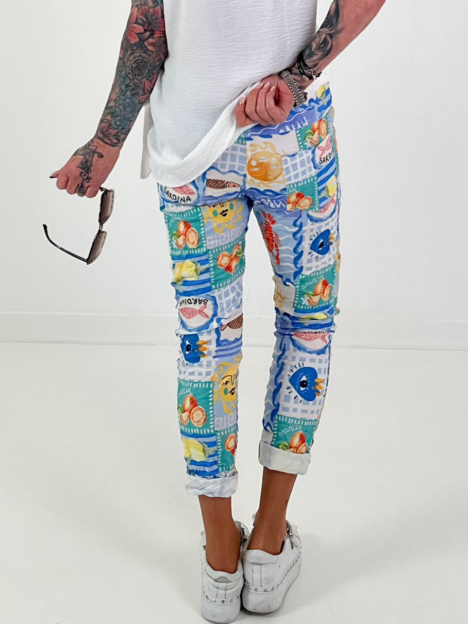 Hose mit All-Over Print-Mix - hellblau-mehrfarbig