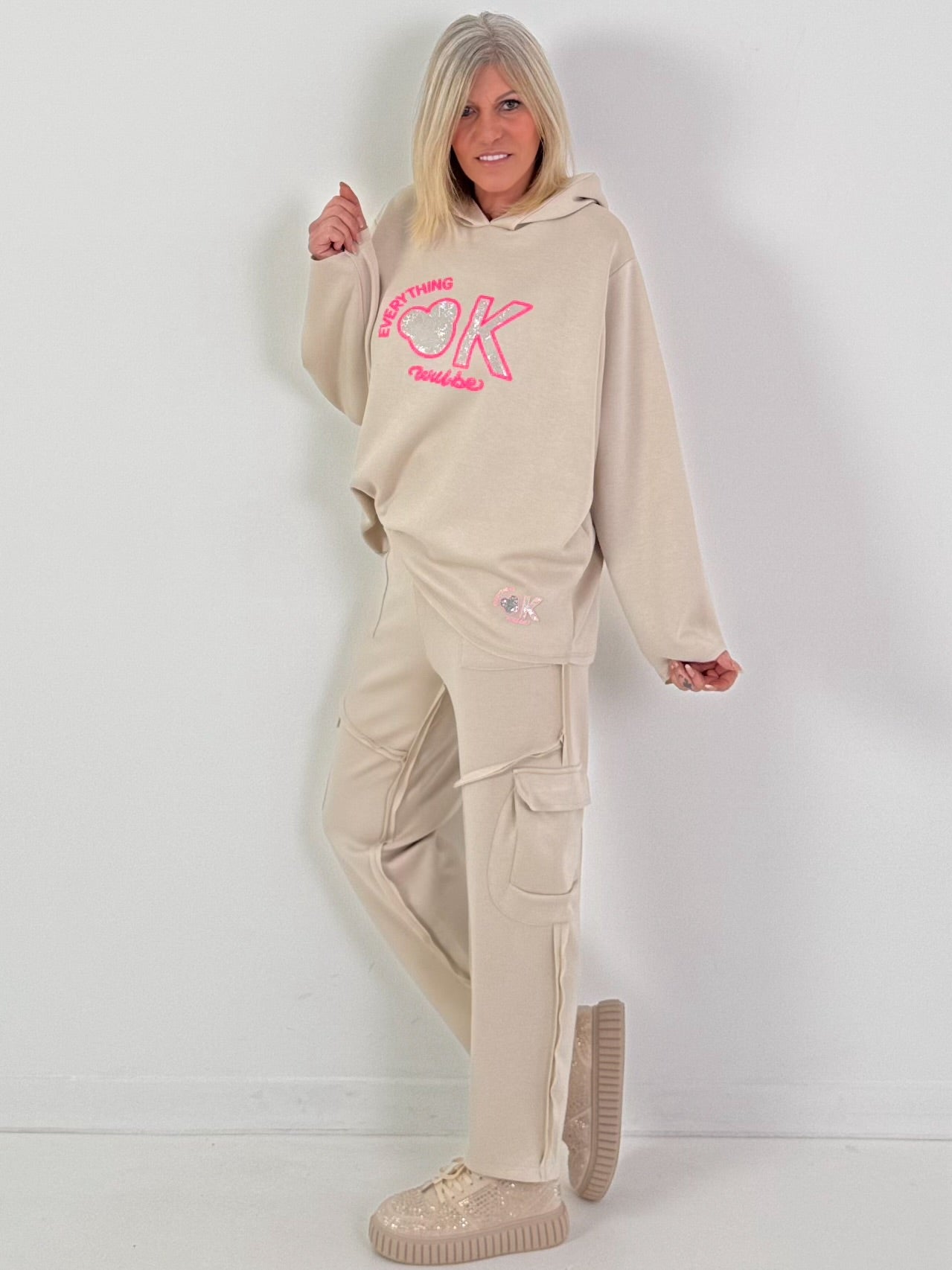 Hoodie Modell "Blush Motion" - beige