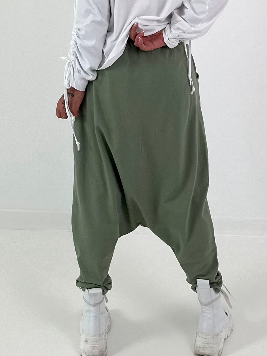 Haremhose mit Knopfdetails - oliv