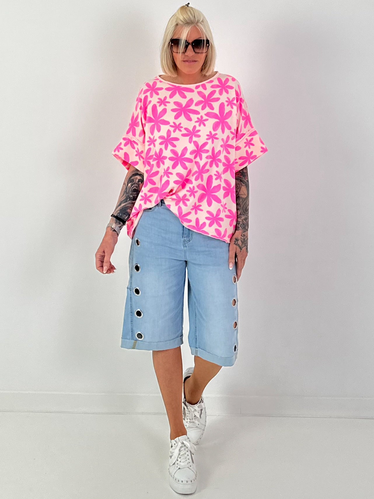Sweatshirt with floral pattern - pink-neon pink