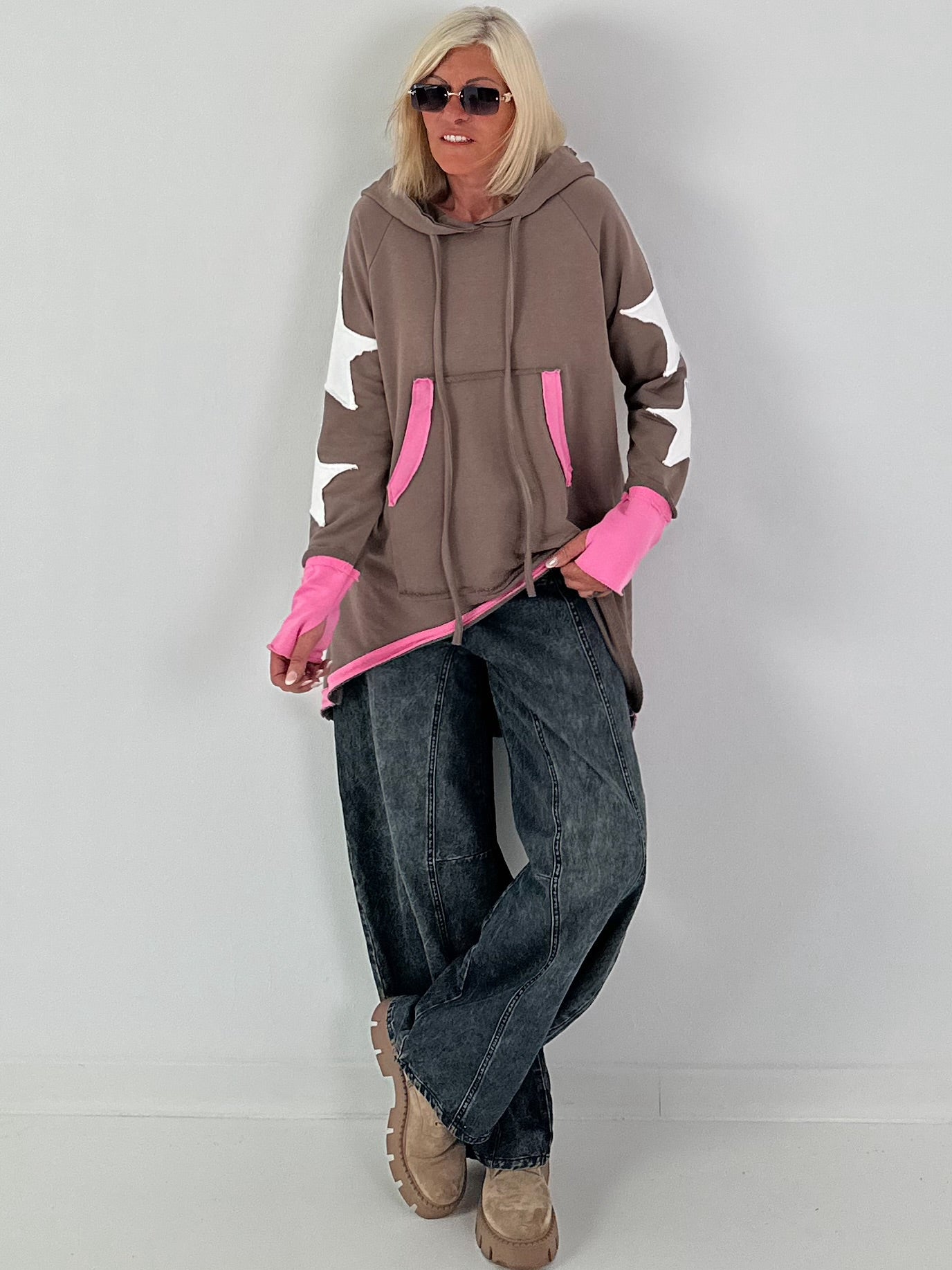 Lässiger Long Hoodie mit Daumenloch und trendigen Sternenelementen - taupe
