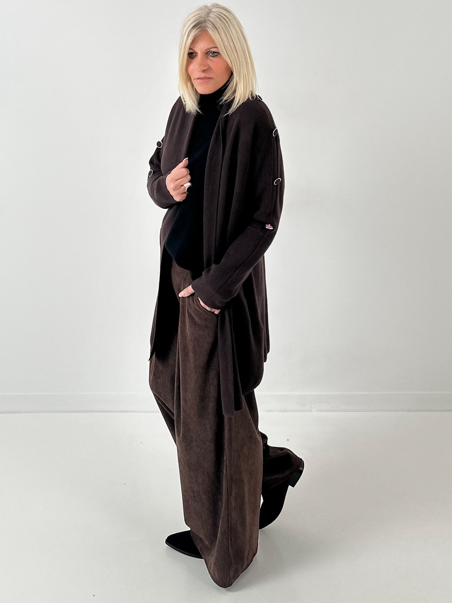 Strickmantel Modell "Button" - schoko