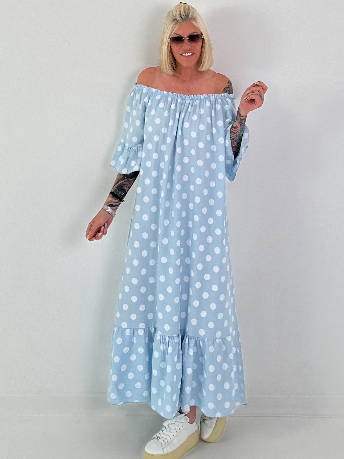 Carmen Sommerkleid mit Tupfen - hellblau