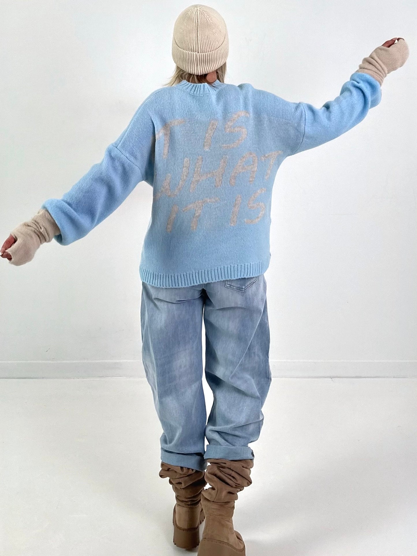 Trui model "It is what it is" - ijsblauw