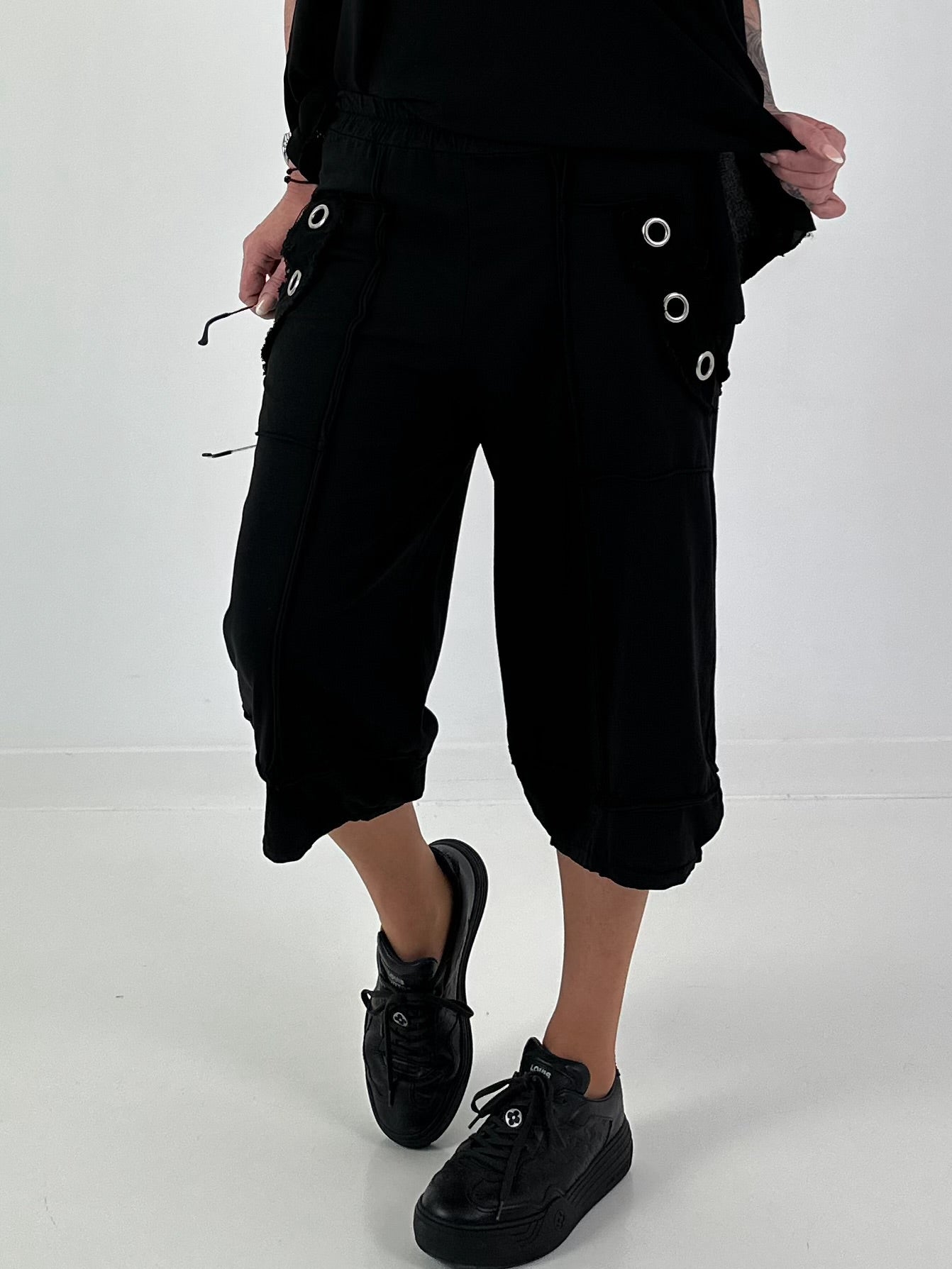 Casual sweatpants with eyelet details - black