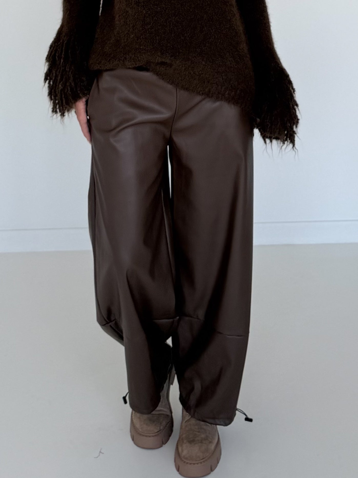 Vegane Lederhose 2 Looks - mokka