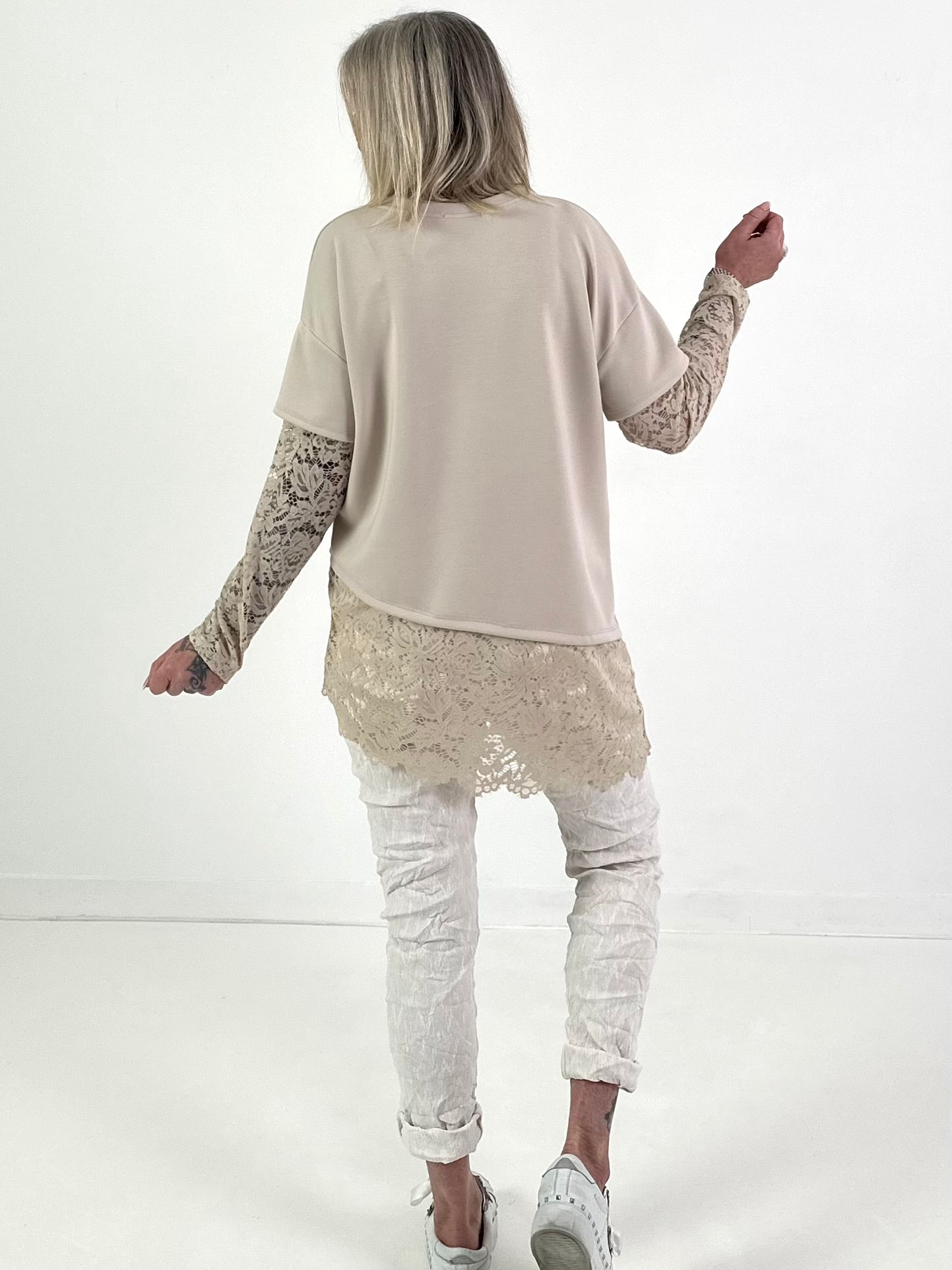 Trui met kanten mouwen - beige