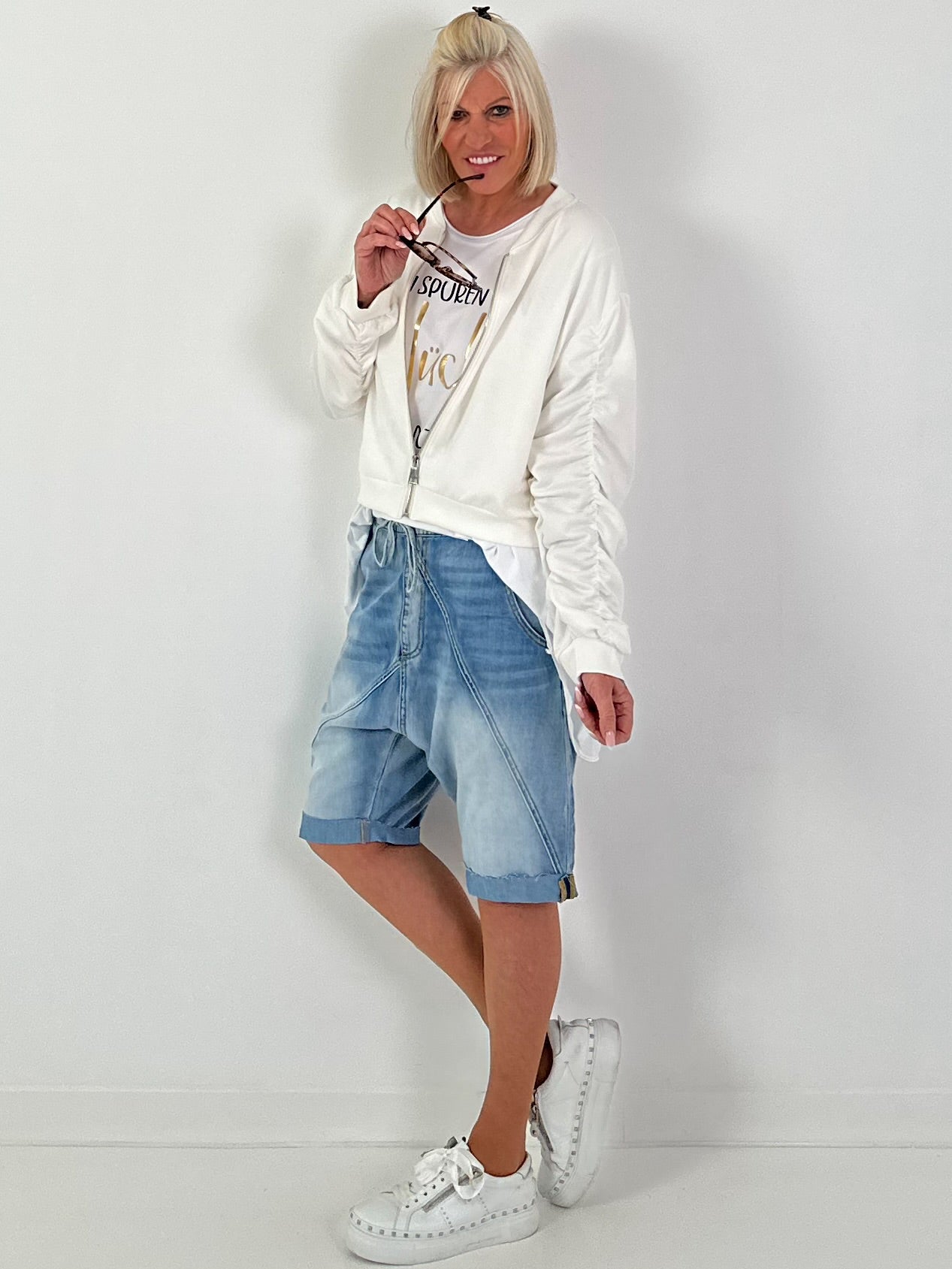 Bomberjacke mit gerafftem Arm - weiss