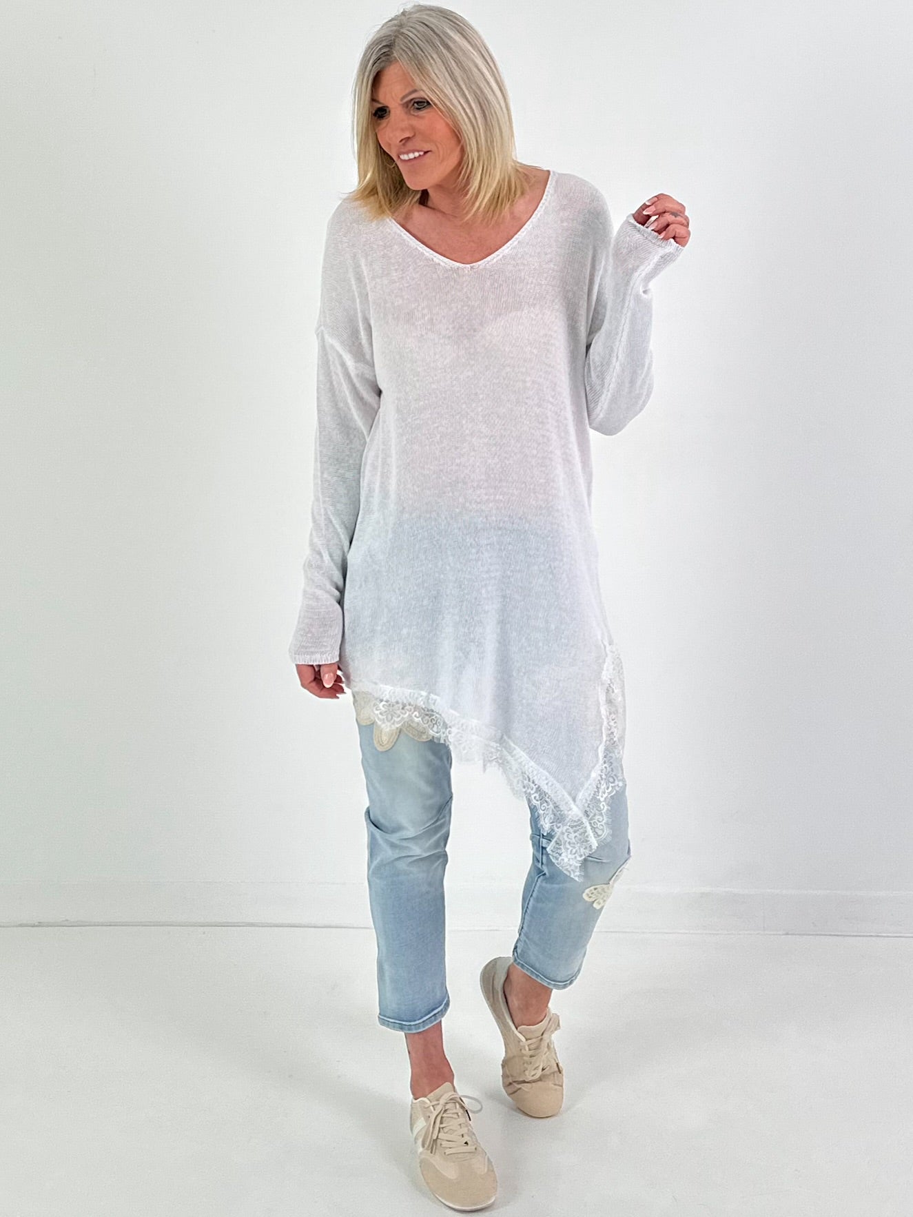 Knit sweater with lace - white