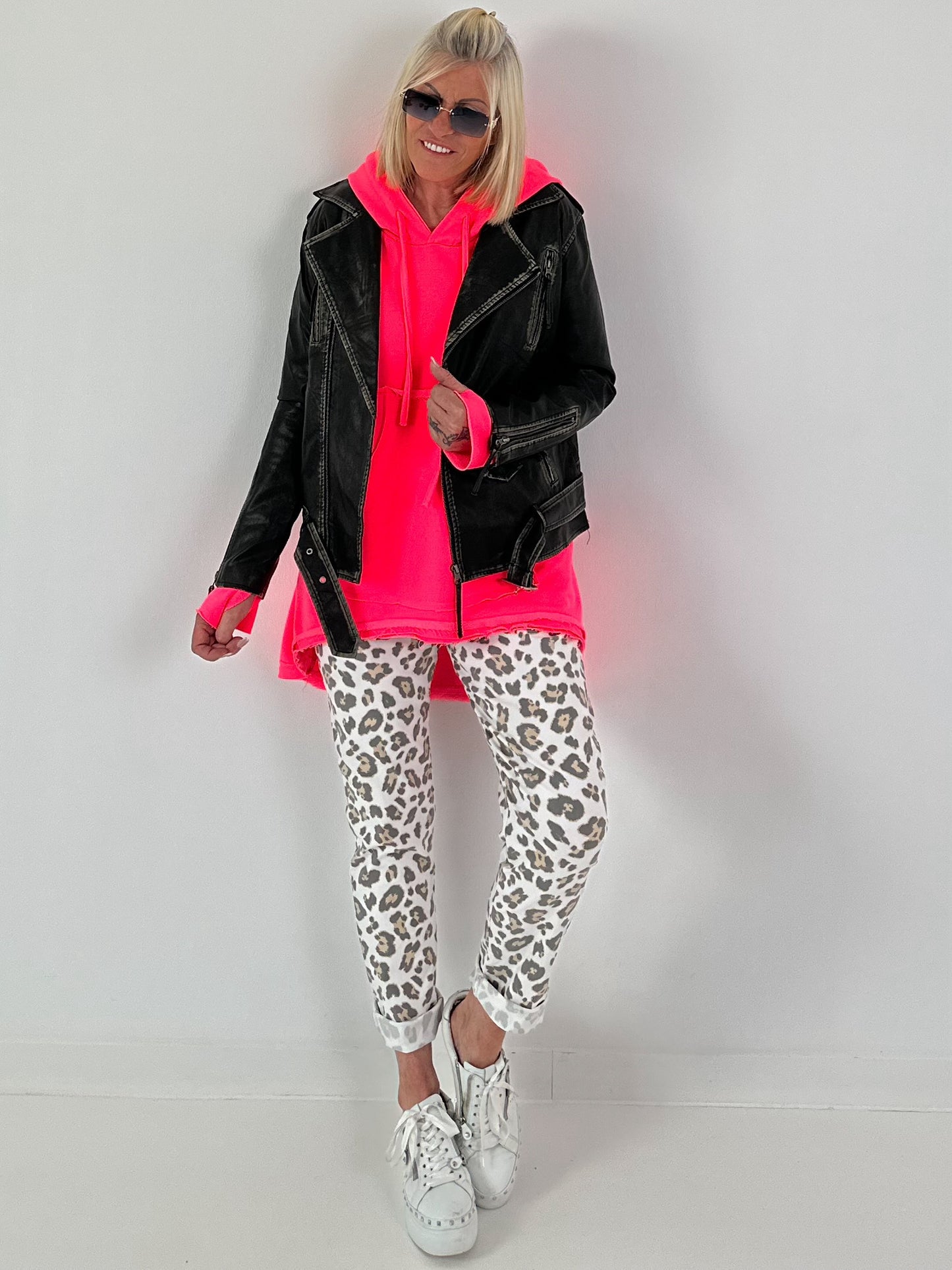 Stylish biker jacket in leather look - black