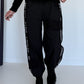 Hose mit City-Statement-Print - schwarz
