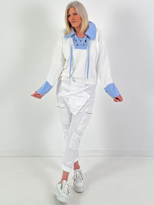 Pullover Modell "Laced Collar" - weiss
