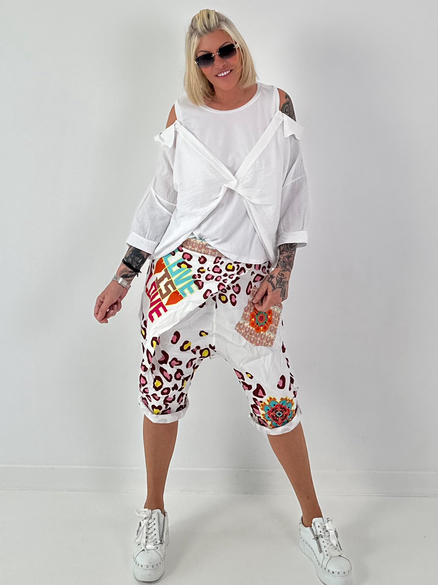 Short baggy shorts with overlap - beige