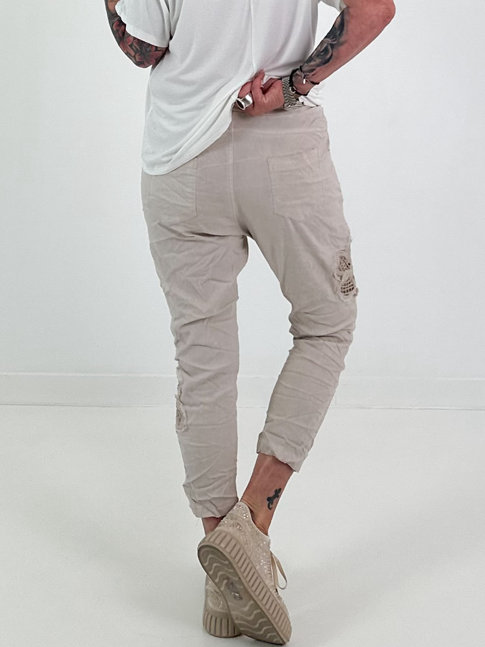 Baggy/Boyfriend trousers with side crochet flowers - beige