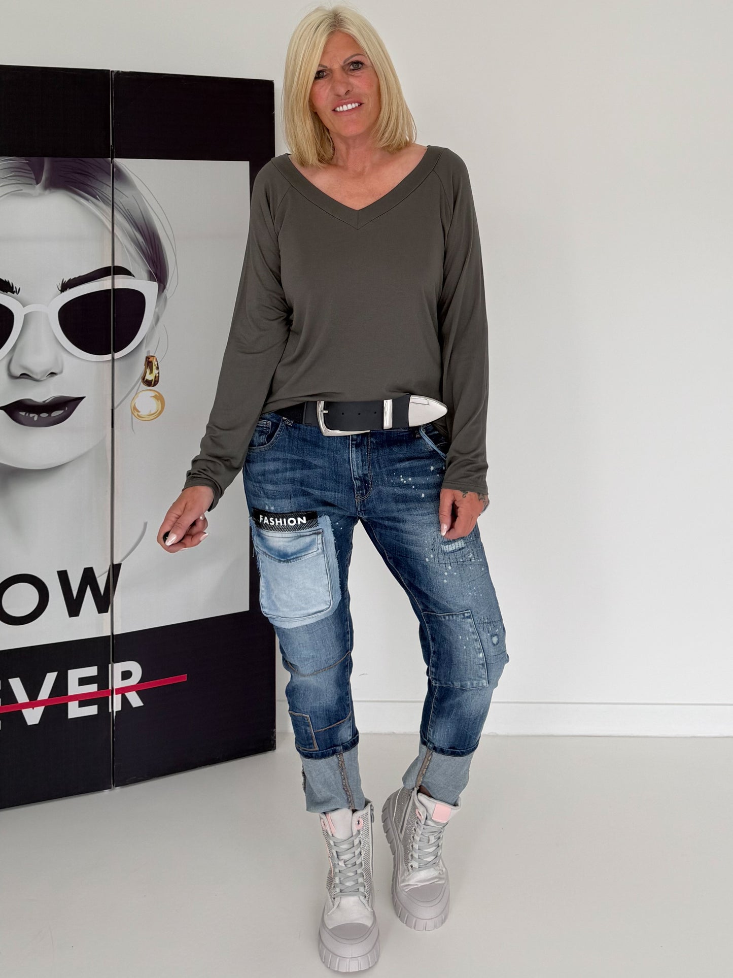 Basic Shirt mit V-Ausschnitt - anthrazit