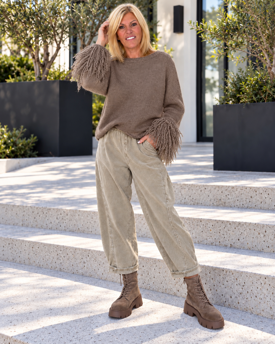 Pullover mit Trompetenärmeln im Fransen-Look - taupe
