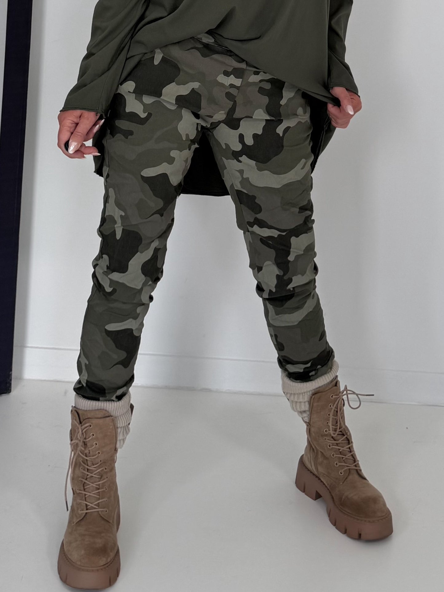 Hose mit elastischem Bund im Camouflage-Look - oliv-mehrfarbig