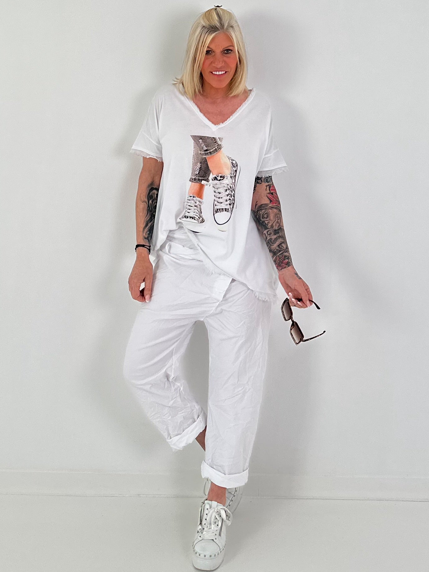 T-Shirt mit Schuhprint und Glitzerdetails - weiss-beige