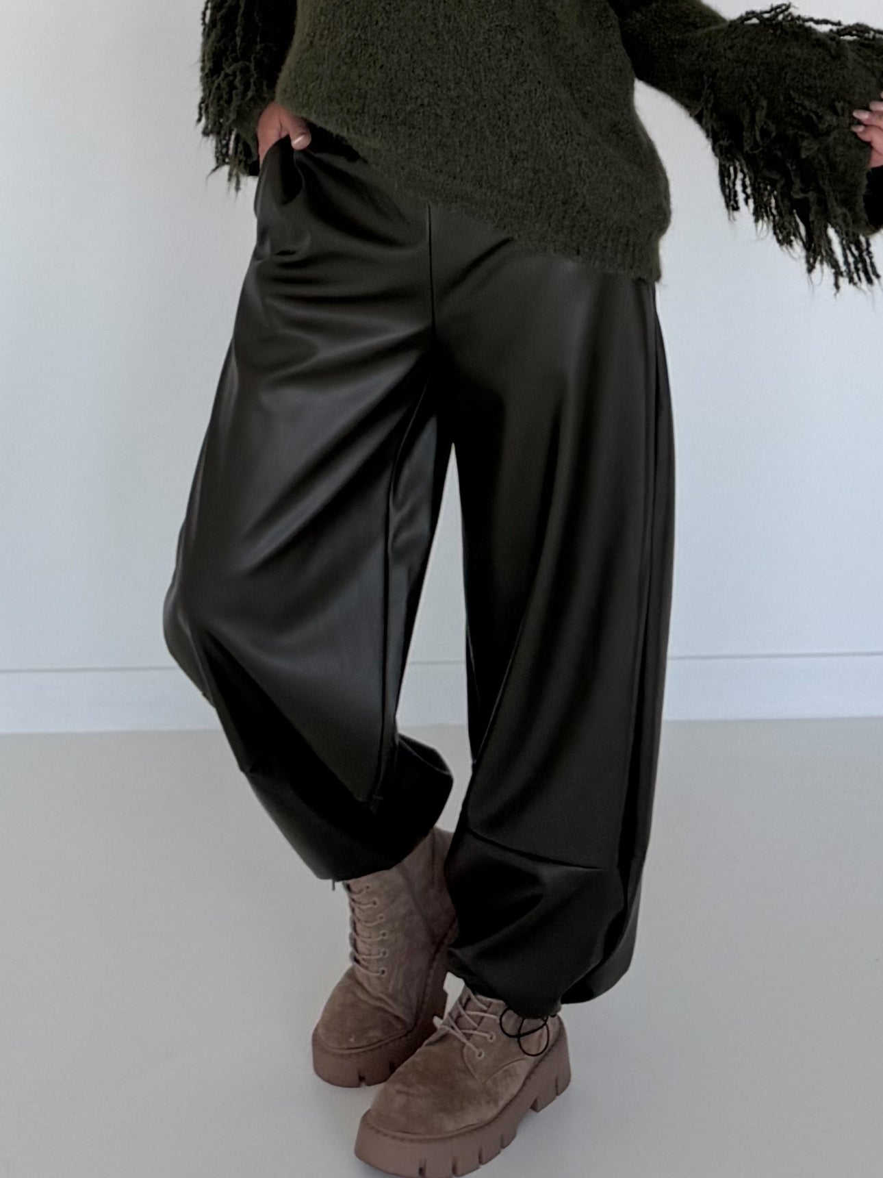 Vegane Lederhose 2 Looks - oliv