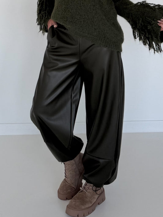 Vegane Lederhose 2 Looks - oliv