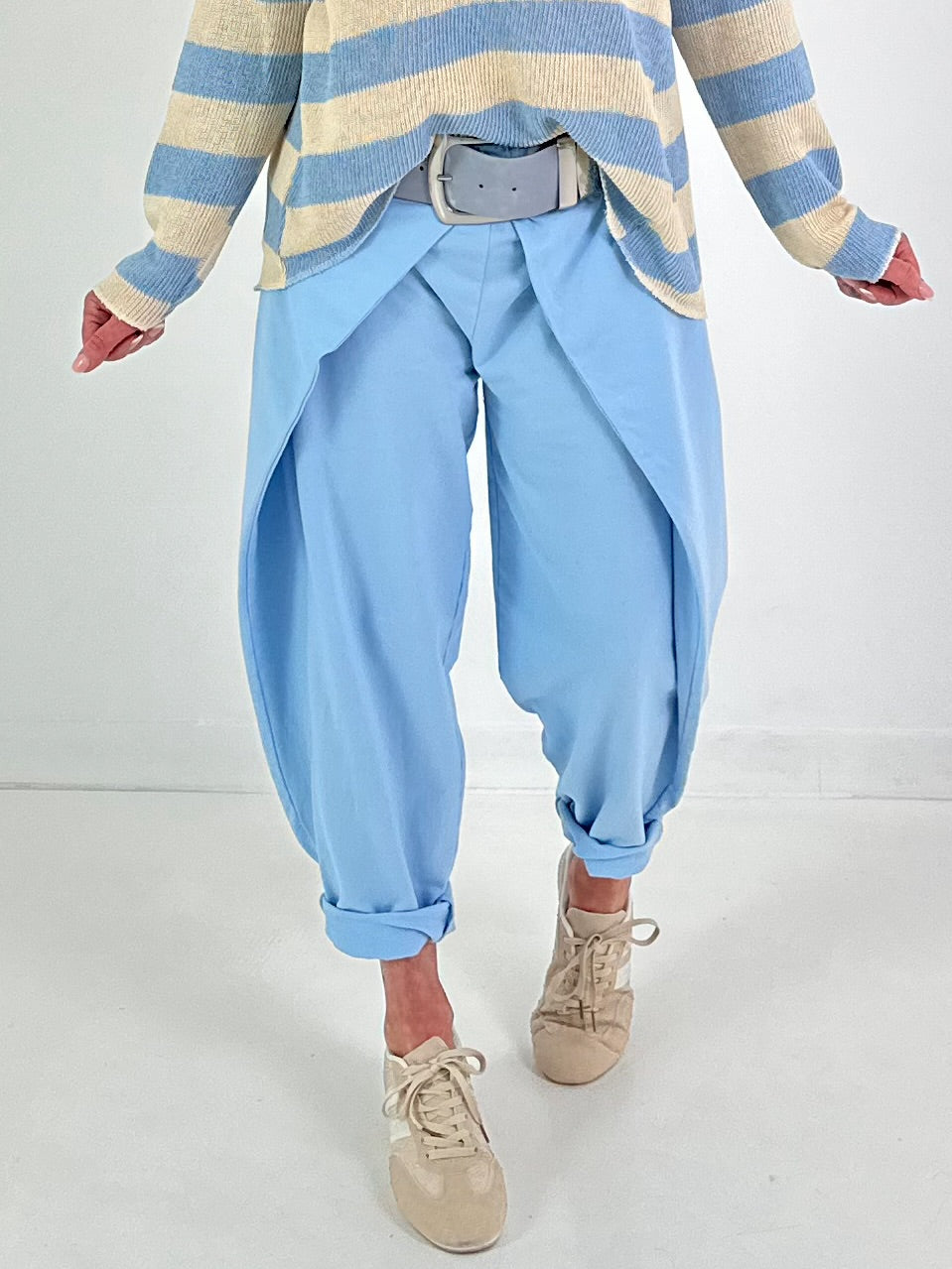 Casual broek met een wikkelmodel - lichtblauw