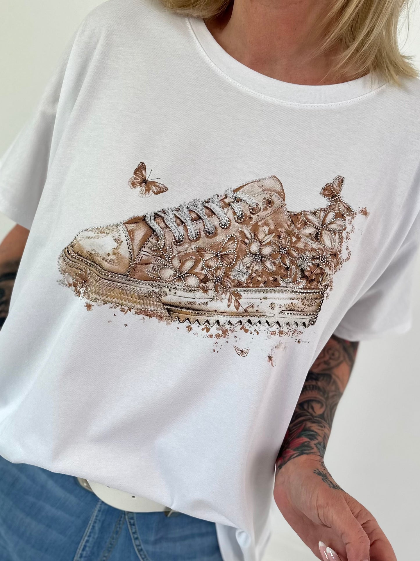 T-Shirt mit Schuhprint - weiss-beige