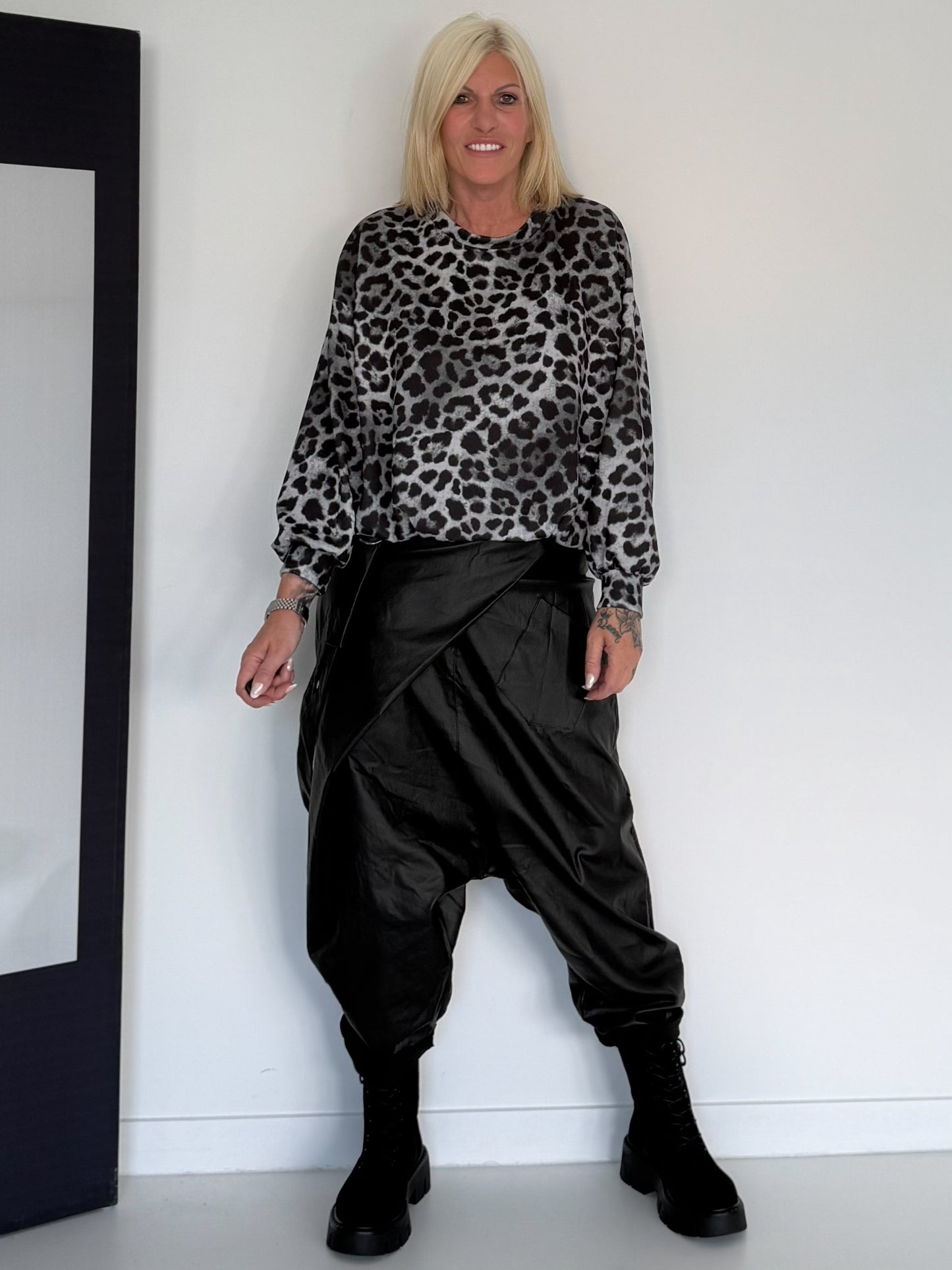 Ballonsweater im All Over Leo-Look - grau-leo-mehrfarbig