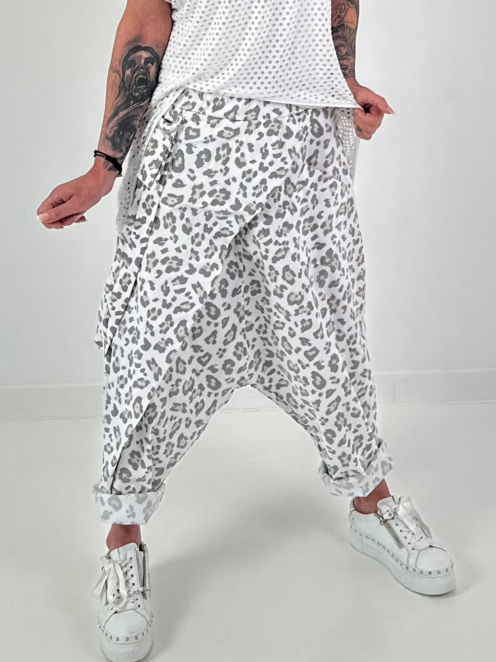 Baggy Hose mit Überwurf Leo - weiss